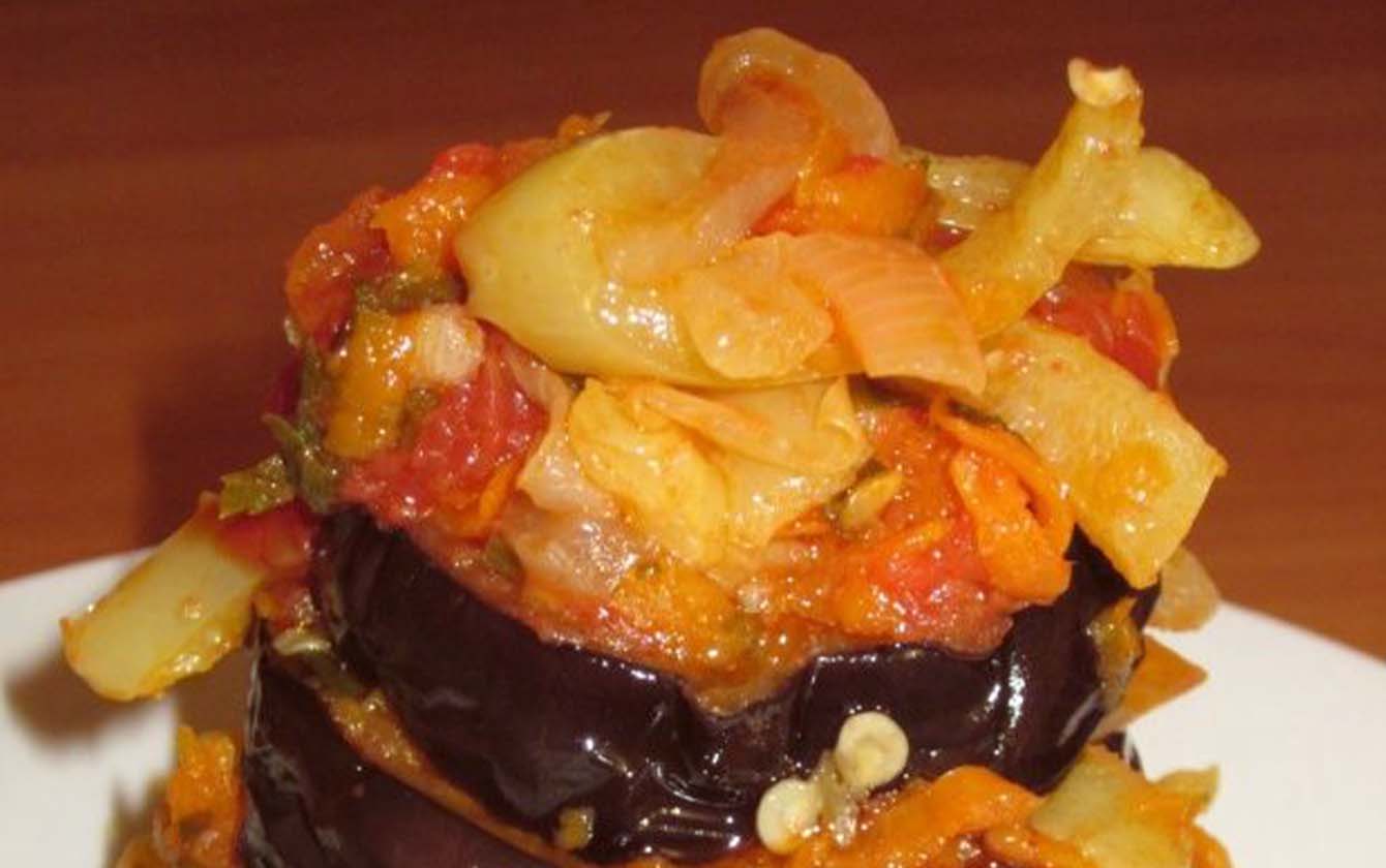 Соте из баклажан в бочонке из рж. Хлеба